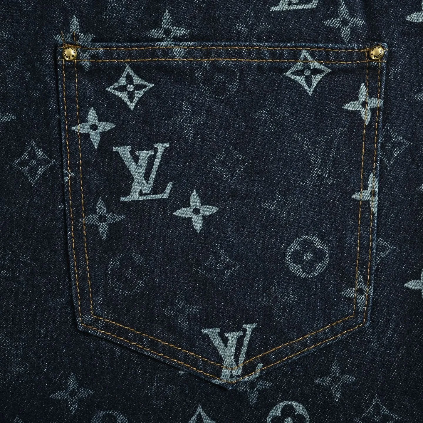 Louis Vuitton/ Monogram
